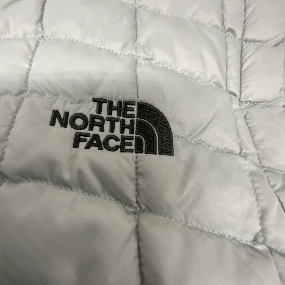 The North Face ThermoBall Hybrid Hooded Vest Mens Small Gray Quilted Full Zip